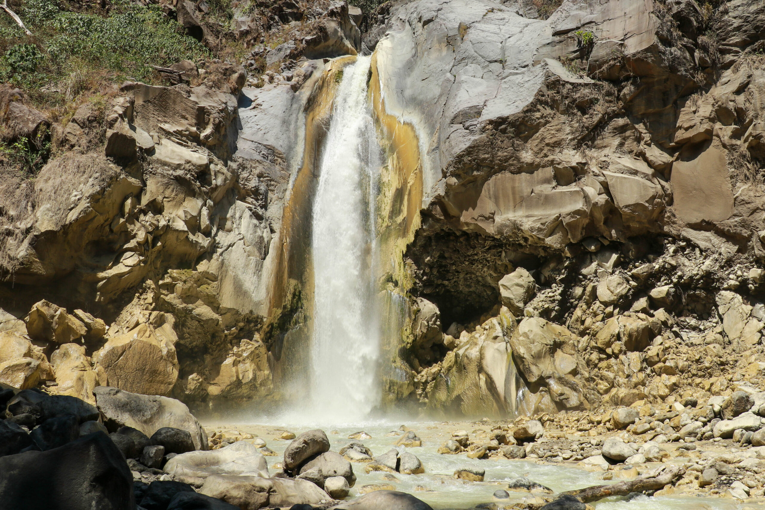 mangku-sakti_vodopad_mlecna-voda_sira_lombok-1-scaled.jpg