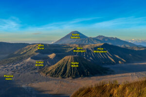 bromo_sopka_kaldera_národní park_bromo tengger semeru_vulkán_hory_jáva_indonésie